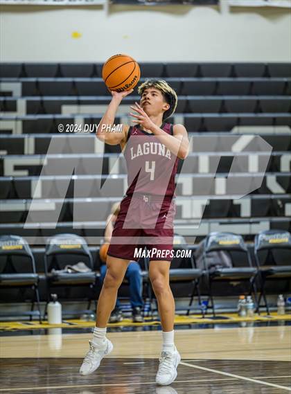 Thumbnail 2 in Servite vs. Laguna Beach photogallery.