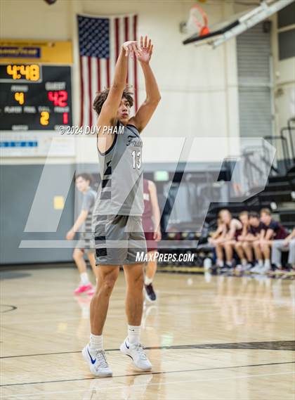 Thumbnail 3 in Servite vs. Laguna Beach photogallery.