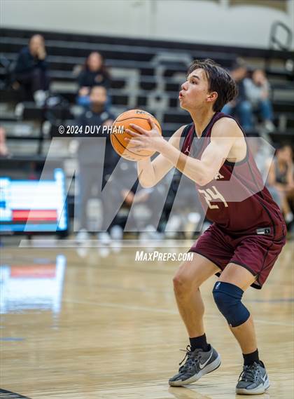 Thumbnail 3 in Servite vs. Laguna Beach photogallery.