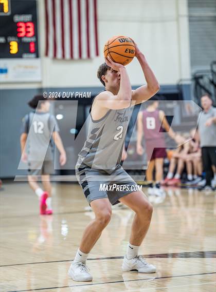 Thumbnail 1 in Servite vs. Laguna Beach photogallery.
