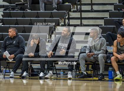Thumbnail 2 in Servite vs. Laguna Beach photogallery.