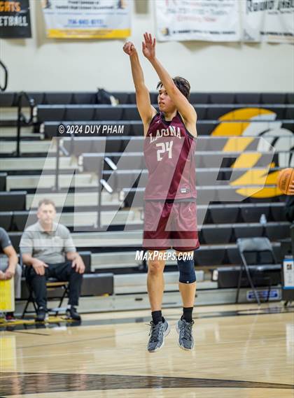 Thumbnail 1 in Servite vs. Laguna Beach photogallery.