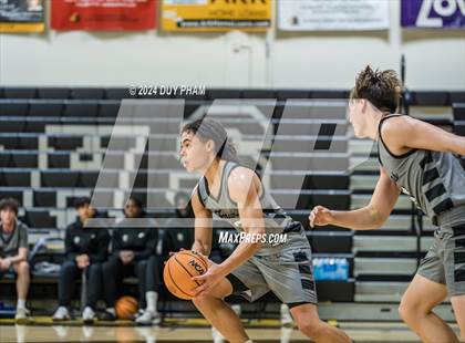 Thumbnail 2 in Servite vs. Laguna Beach photogallery.