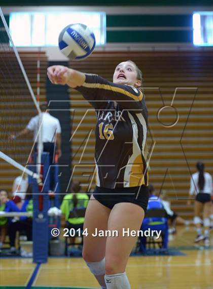 Thumbnail 2 in Parker vs. Long Beach Poly (Durango Fall Classic) photogallery.