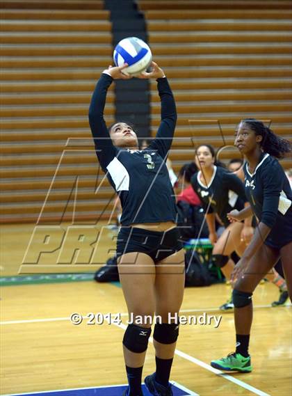 Thumbnail 2 in Parker vs. Long Beach Poly (Durango Fall Classic) photogallery.
