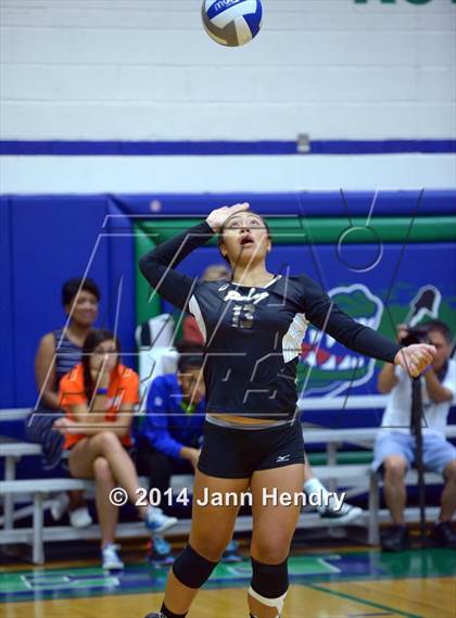 Thumbnail 2 in Parker vs. Long Beach Poly (Durango Fall Classic) photogallery.