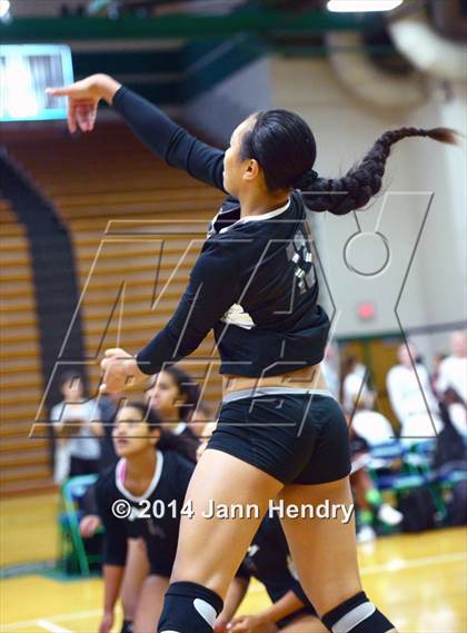 Thumbnail 2 in Parker vs. Long Beach Poly (Durango Fall Classic) photogallery.