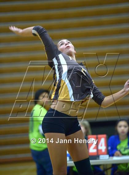 Thumbnail 1 in Parker vs. Long Beach Poly (Durango Fall Classic) photogallery.