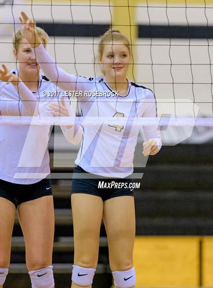 Thumbnail 2 in Clemens @ Seguin photogallery.