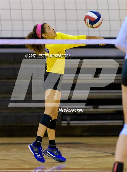 Thumbnail 2 in Clemens @ Seguin photogallery.