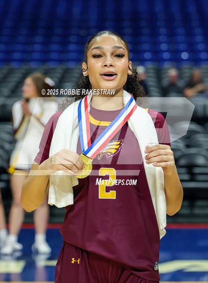 Thumbnail 2 in Fairfield vs. Jim Ned (UIL 3A Basketball Division I Final Medal Ceremony) photogallery.