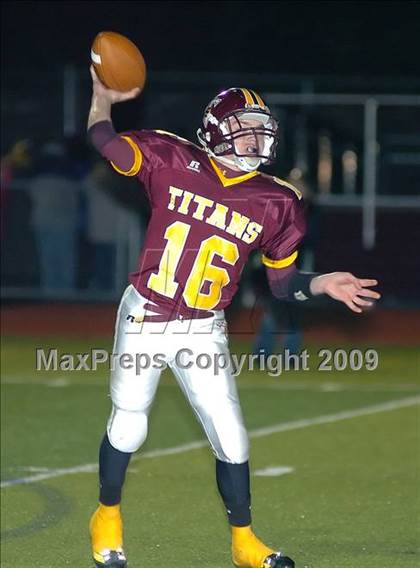 Thumbnail 2 in New London @ Sheehan photogallery.