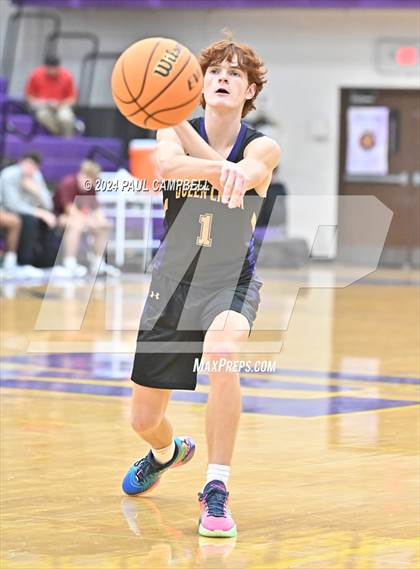 Thumbnail 2 in Queen Creek vs Desert Mountain (Fear the Hop Thanksgiving Tournament) photogallery.