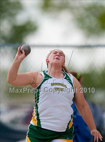 Thumbnail 3 in True Team Section 6AAA (Boys and Girls Shot Put) photogallery.