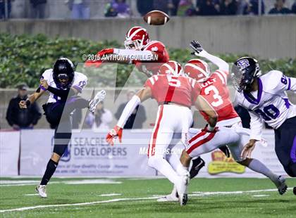 Thumbnail 3 in Mater Dei vs. Rancho Cucamonga (CIF SS Semifinal Playoff) photogallery.