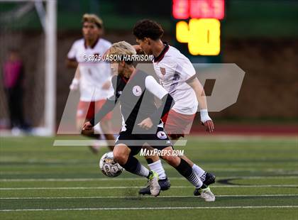 Thumbnail 2 in Gainesville vs. Bridgeport (UIL Soccer 4A Region 2 Semifinal) photogallery.