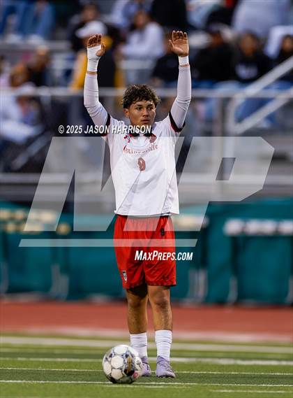 Thumbnail 2 in Gainesville vs. Bridgeport (UIL Soccer 4A Region 2 Semifinal) photogallery.