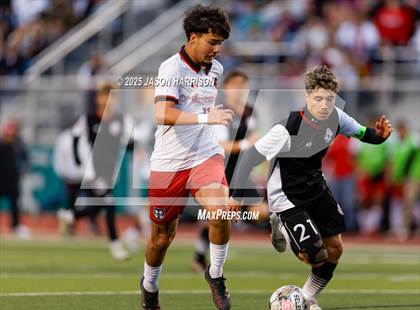 Thumbnail 3 in Gainesville vs. Bridgeport (UIL Soccer 4A Region 2 Semifinal) photogallery.