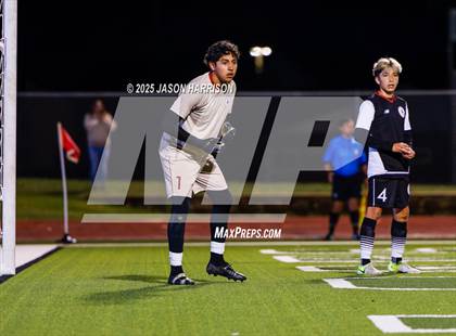 Thumbnail 1 in Gainesville vs. Bridgeport (UIL Soccer 4A Region 2 Semifinal) photogallery.