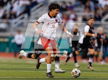 Thumbnail 2 in Gainesville vs. Bridgeport (UIL Soccer 4A Region 2 Semifinal) photogallery.