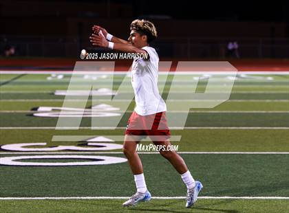 Thumbnail 1 in Gainesville vs. Bridgeport (UIL Soccer 4A Region 2 Semifinal) photogallery.