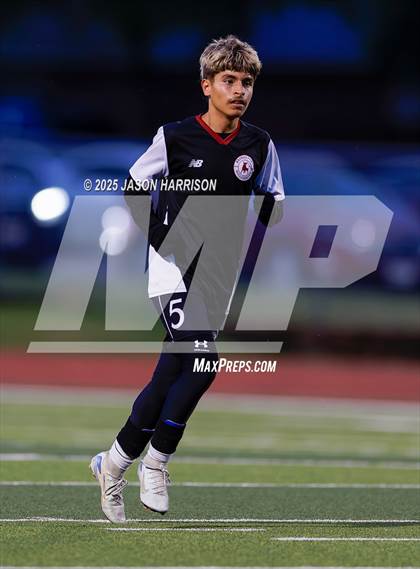 Thumbnail 2 in Gainesville vs. Bridgeport (UIL Soccer 4A Region 2 Semifinal) photogallery.
