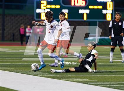 Thumbnail 2 in Gainesville vs. Bridgeport (UIL Soccer 4A Region 2 Semifinal) photogallery.