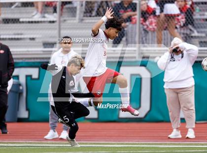 Thumbnail 3 in Gainesville vs. Bridgeport (UIL Soccer 4A Region 2 Semifinal) photogallery.
