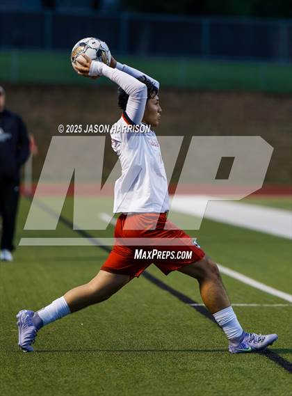 Thumbnail 3 in Gainesville vs. Bridgeport (UIL Soccer 4A Region 2 Semifinal) photogallery.