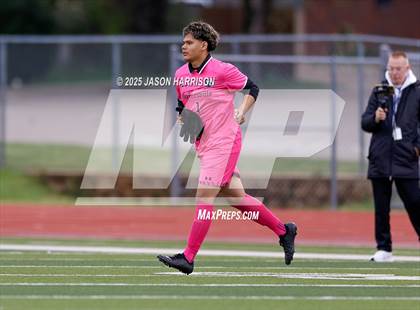 Thumbnail 2 in Gainesville vs. Bridgeport (UIL Soccer 4A Region 2 Semifinal) photogallery.