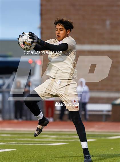 Thumbnail 3 in Gainesville vs. Bridgeport (UIL Soccer 4A Region 2 Semifinal) photogallery.