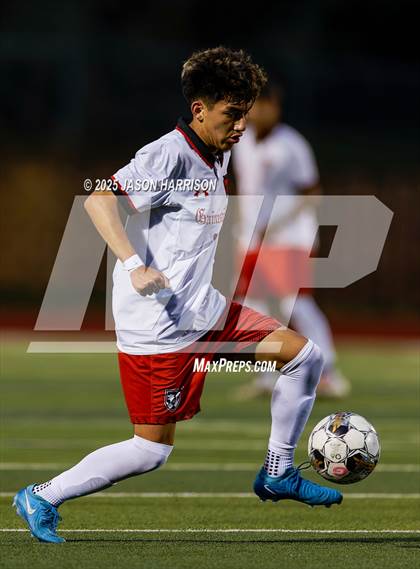 Thumbnail 3 in Gainesville vs. Bridgeport (UIL Soccer 4A Region 2 Semifinal) photogallery.
