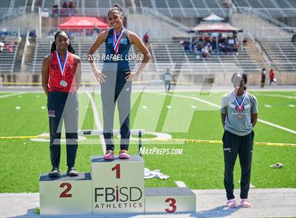 Thumbnail 2 in UIL 6A Track & Field Area 21&22 (Awards) photogallery.