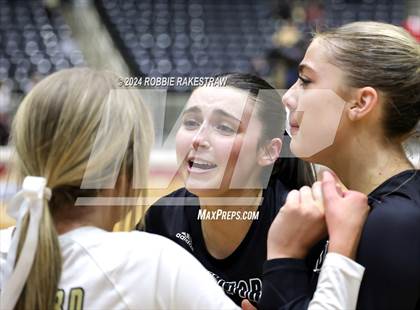 Thumbnail 3 in Iola vs. Crawford (UIL 2A Volleyball Division II Final) photogallery.