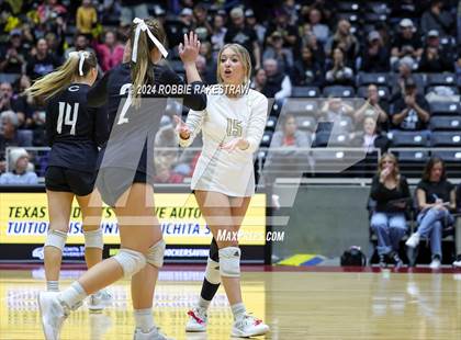 Thumbnail 1 in Iola vs. Crawford (UIL 2A Volleyball Division II Final) photogallery.
