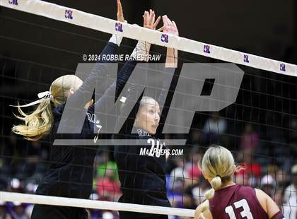 Thumbnail 1 in Iola vs. Crawford (UIL 2A Volleyball Division II Final) photogallery.