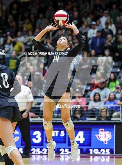 Thumbnail 3 in Iola vs. Crawford (UIL 2A Volleyball Division II Final) photogallery.