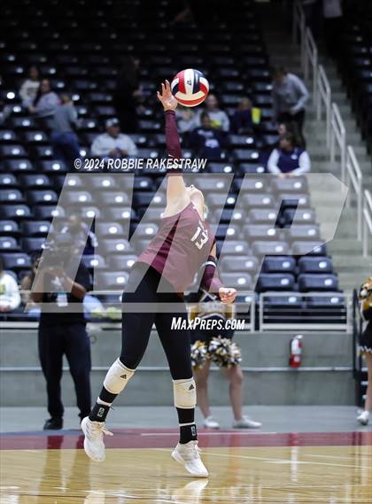 Thumbnail 2 in Iola vs. Crawford (UIL 2A Volleyball Division II Final) photogallery.