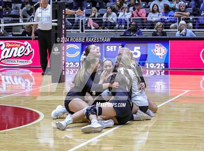 Thumbnail 3 in Iola vs. Crawford (UIL 2A Volleyball Division II Final) photogallery.