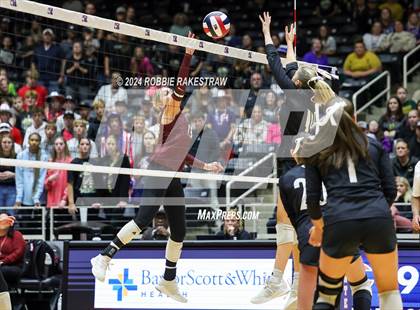 Thumbnail 1 in Iola vs. Crawford (UIL 2A Volleyball Division II Final) photogallery.