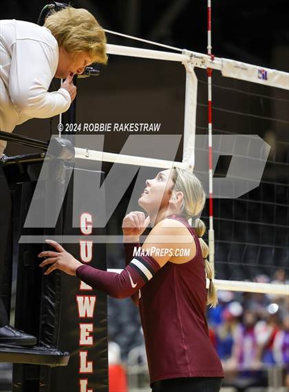 Thumbnail 2 in Iola vs. Crawford (UIL 2A Volleyball Division II Final) photogallery.