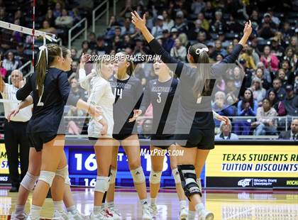 Thumbnail 1 in Iola vs. Crawford (UIL 2A Volleyball Division II Final) photogallery.