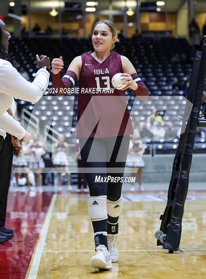 Thumbnail 2 in Iola vs. Crawford (UIL 2A Volleyball Division II Final) photogallery.