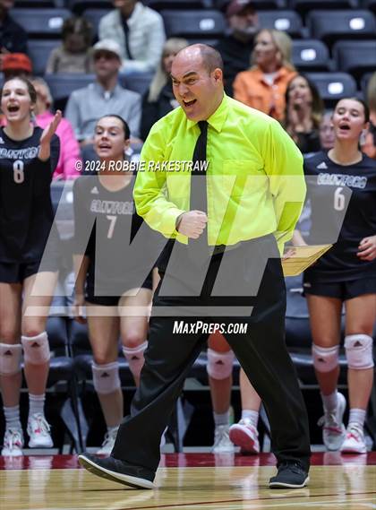 Thumbnail 2 in Iola vs. Crawford (UIL 2A Volleyball Division II Final) photogallery.