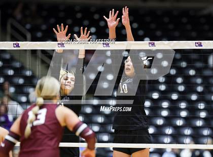 Thumbnail 3 in Iola vs. Crawford (UIL 2A Volleyball Division II Final) photogallery.