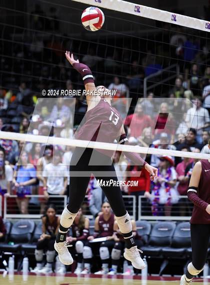 Thumbnail 2 in Iola vs. Crawford (UIL 2A Volleyball Division II Final) photogallery.
