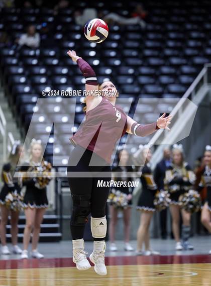 Thumbnail 1 in Iola vs. Crawford (UIL 2A Volleyball Division II Final) photogallery.