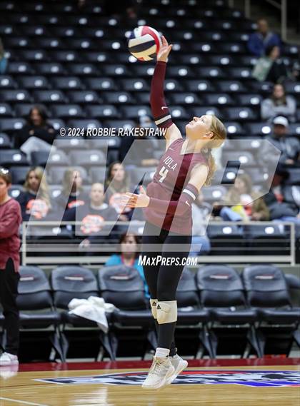 Thumbnail 3 in Iola vs. Crawford (UIL 2A Volleyball Division II Final) photogallery.
