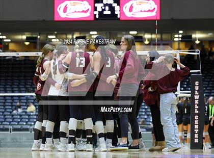 Thumbnail 1 in Iola vs. Crawford (UIL 2A Volleyball Division II Final) photogallery.
