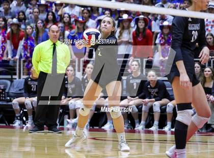 Thumbnail 1 in Iola vs. Crawford (UIL 2A Volleyball Division II Final) photogallery.